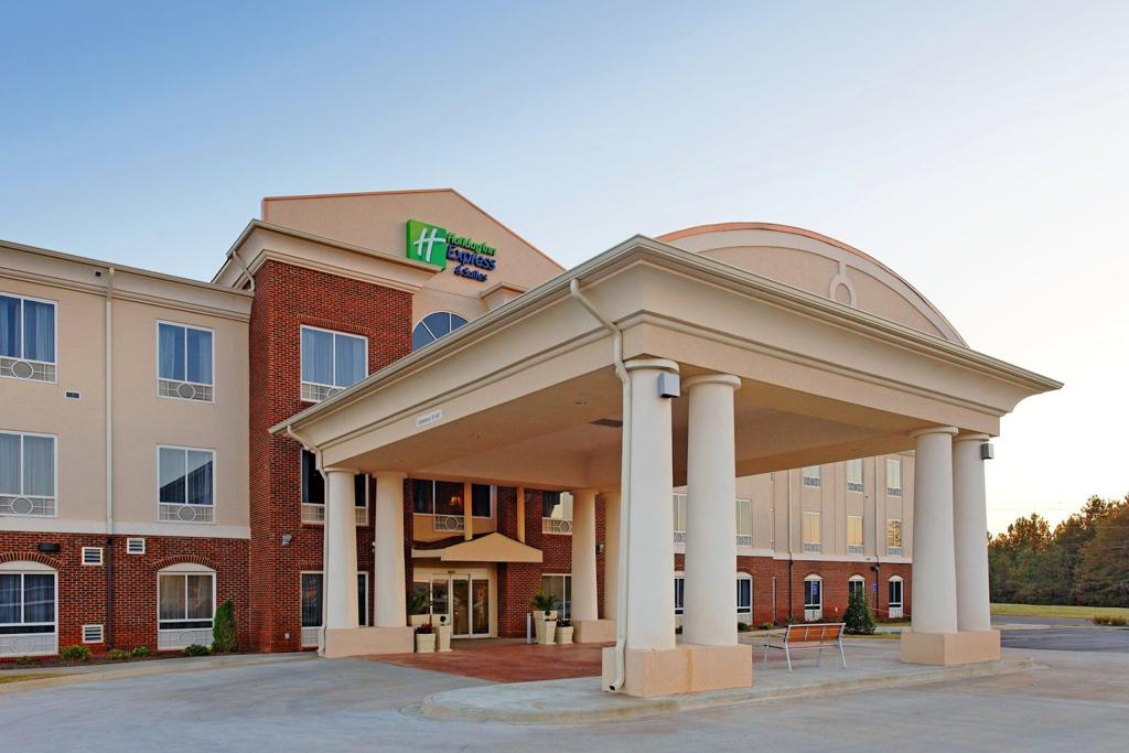 holiday-inn-express-suites-talladega-by-ihg-1