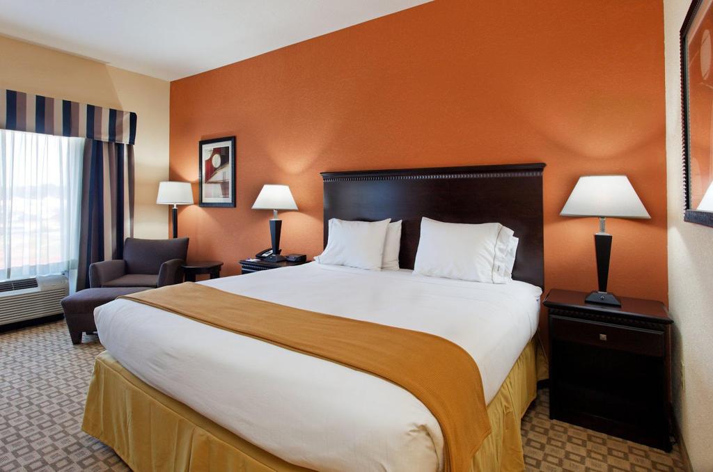holiday-inn-express-suites-talladega-by-ihg-2