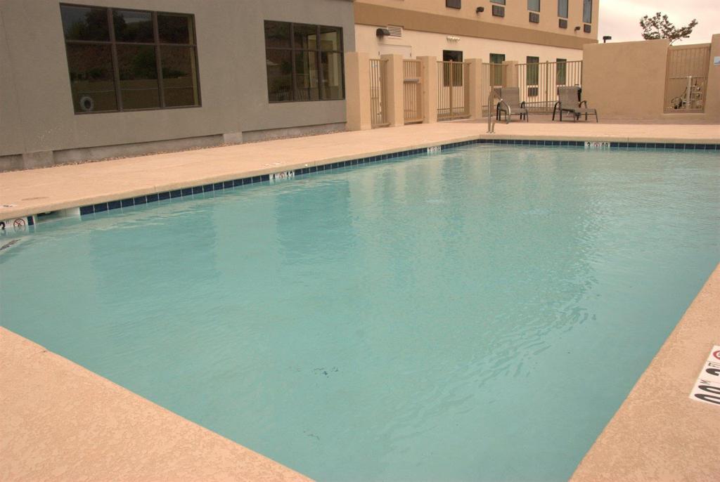 holiday-inn-express-suites-globe-by-ihg-3