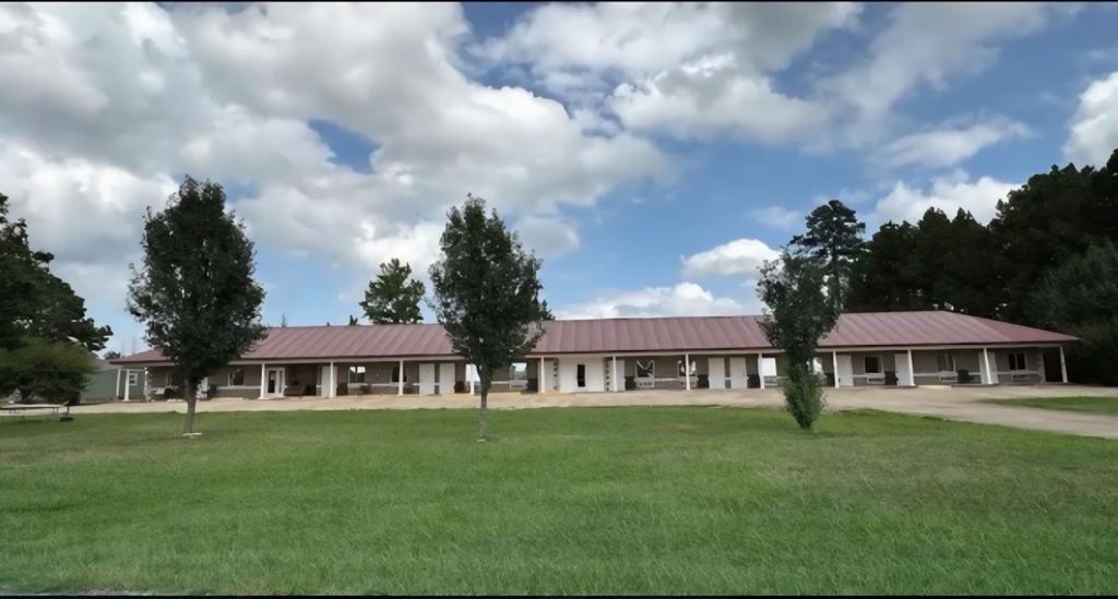 dequeen-country-club-and-motel-3