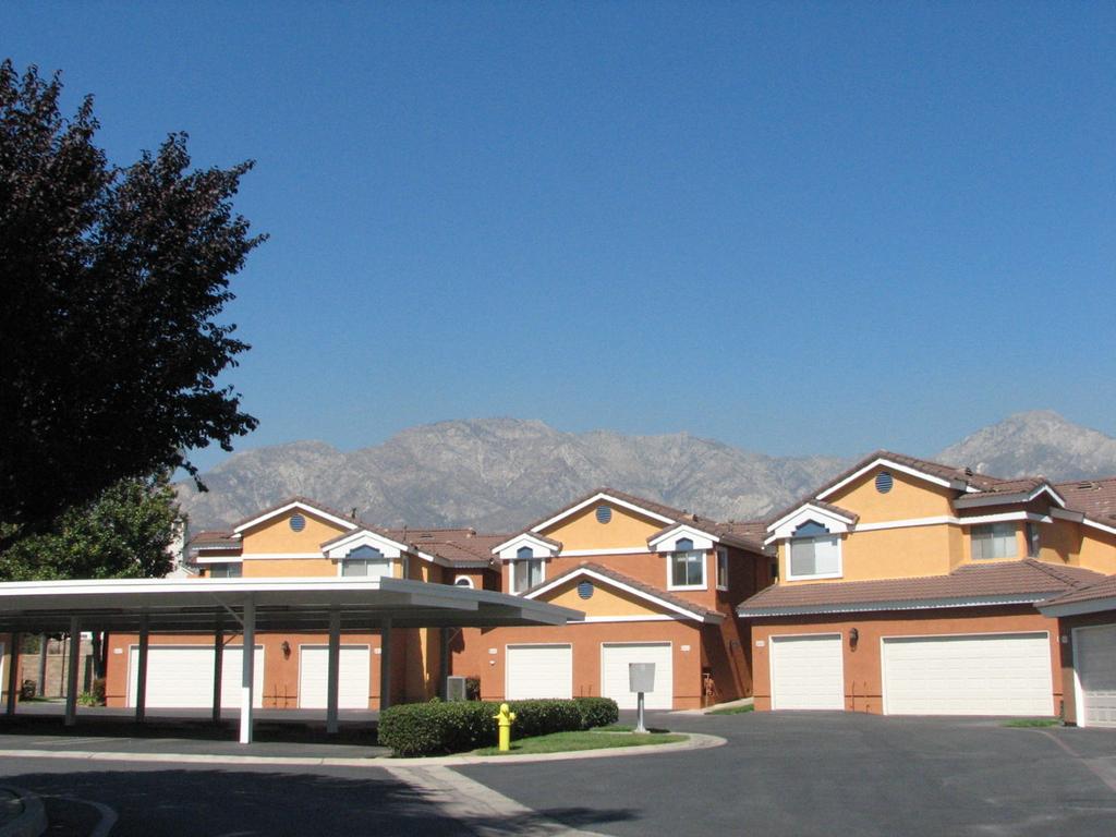 country-club-villas-terrace-apartment-homes-1