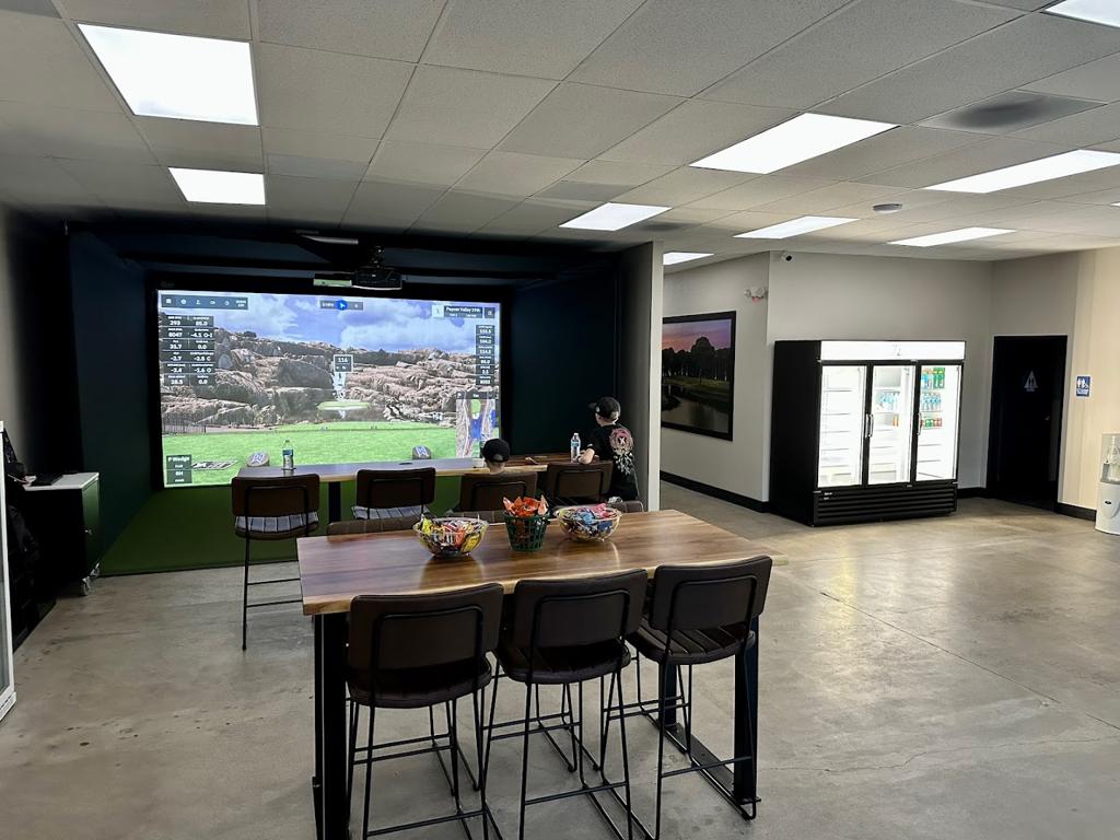 the-birdhouse-indoor-golf-1