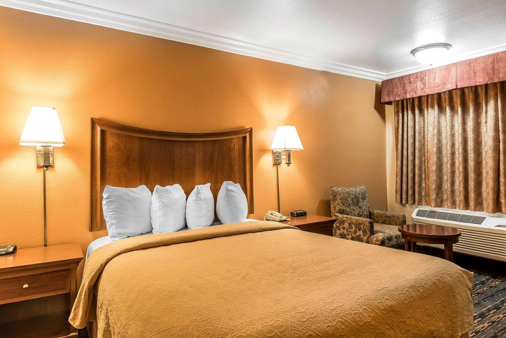 quality-inn-lake-elsinore-i-15-2