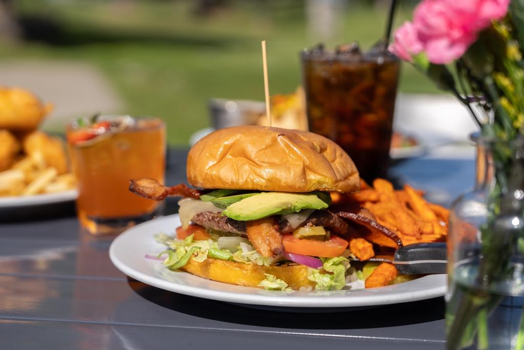 the-clubhouse-grill-sea-pines-7