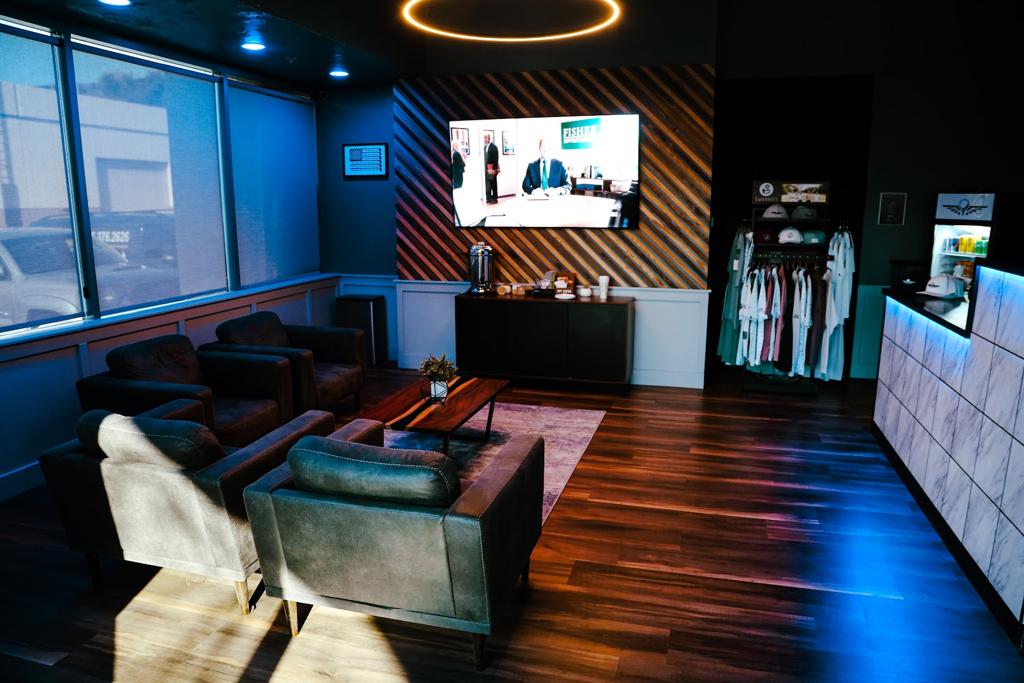 svn2-indoor-golf-newbury-park-1755495028761