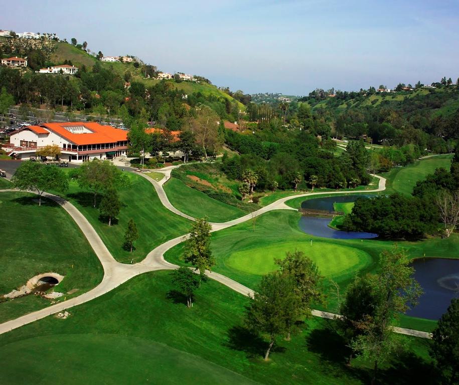 calabasas-country-club-1755497521172