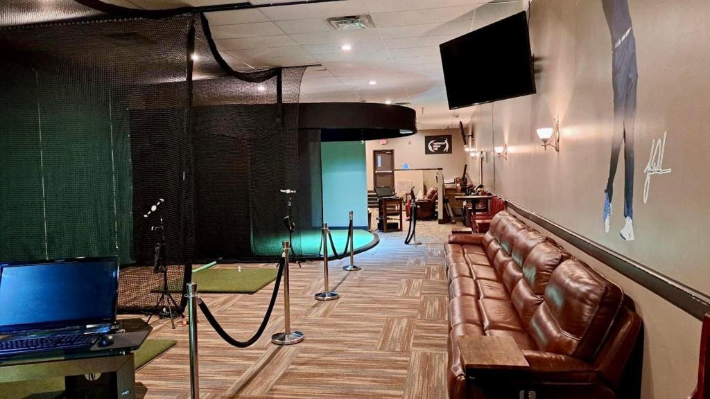 bushwood-indoor-golf-1