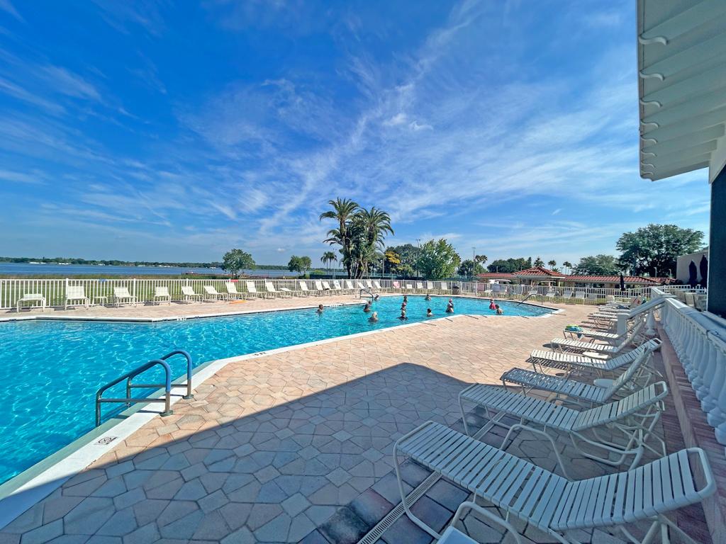 four-lakes-golf-club-retirement-community-5