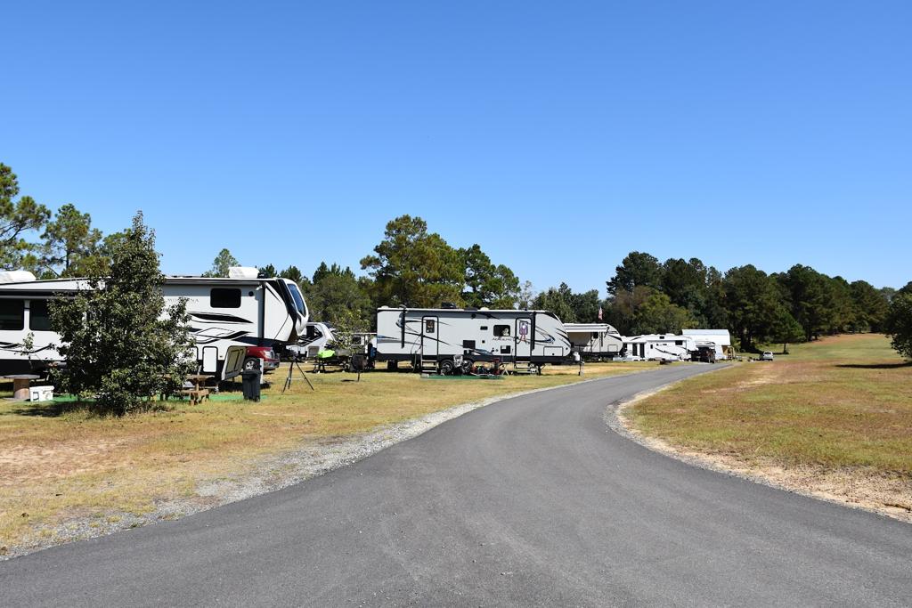 wanee-lake-golf-rv-park-outdoor-adventure-retreats-3