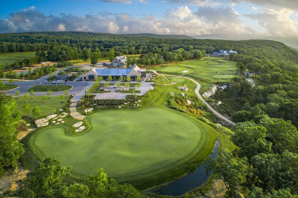 cloudland-at-mclemore-resort-lookout-mountain-curio-by-hilton-5