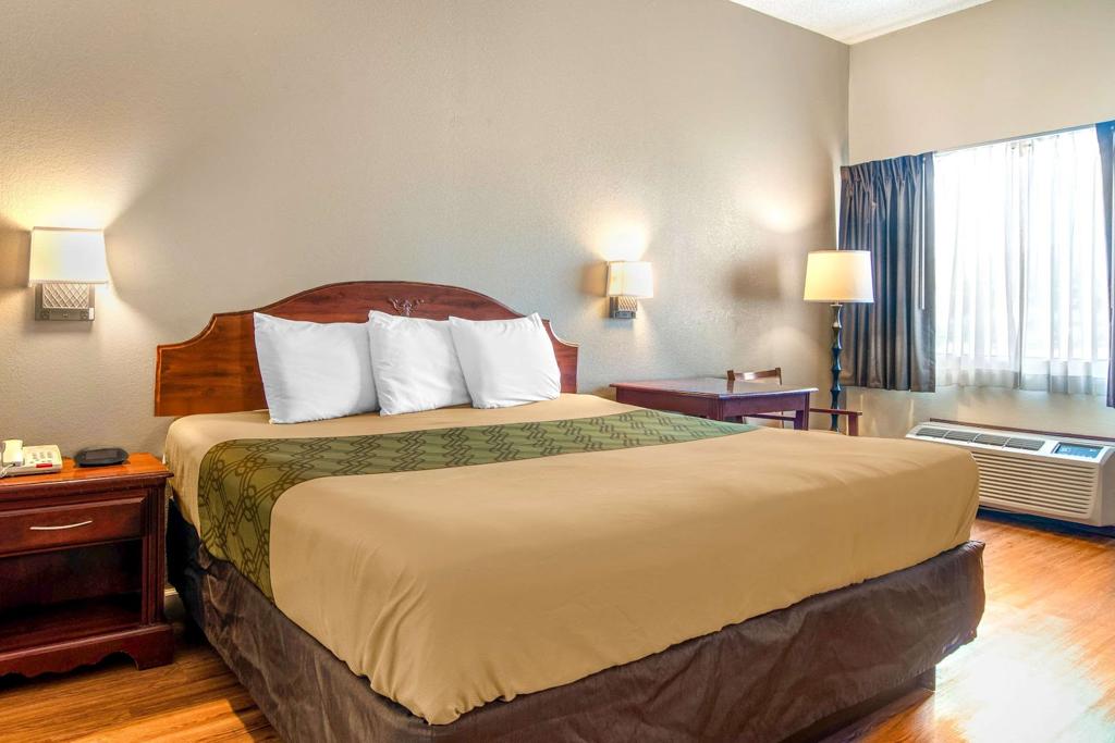 econo-lodge-inn-suites-near-chickamauga-battlefield-1755471278666