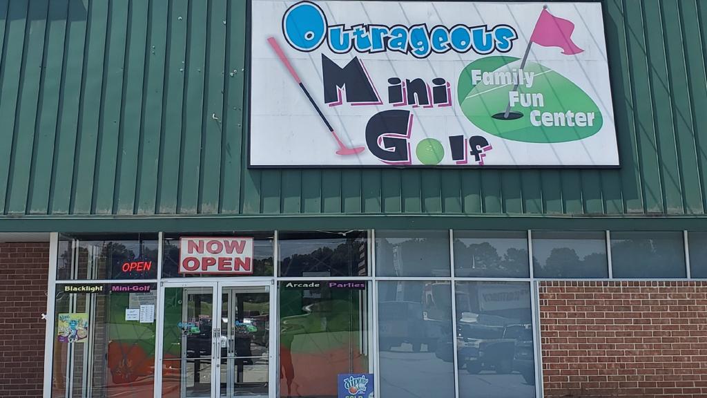 outrageous-mini-golf-family-fun-center-1