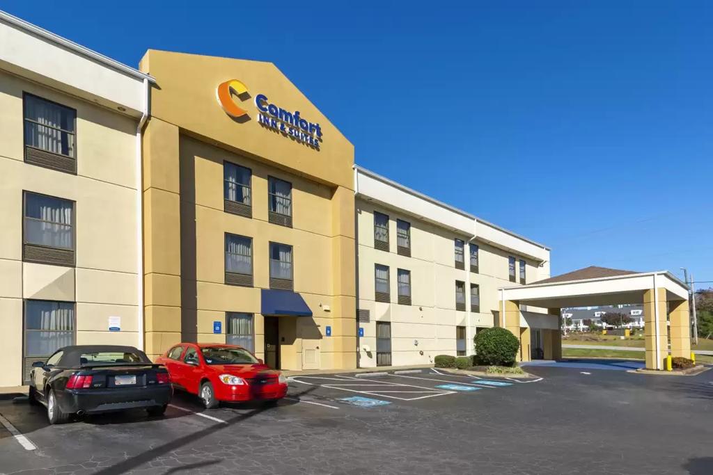 comfort-inn-suites-1755478624939