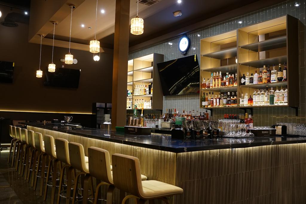 nice-shot-golf-lounge-bar-1