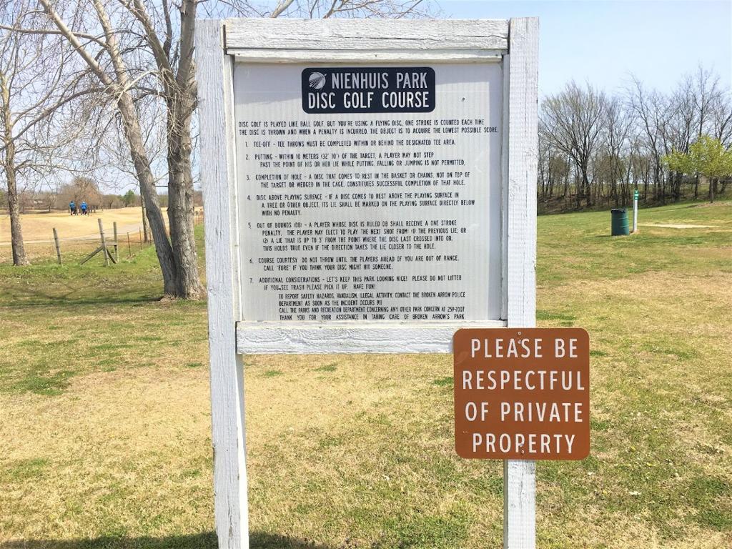 nienhuis-park-disc-golf-course-2