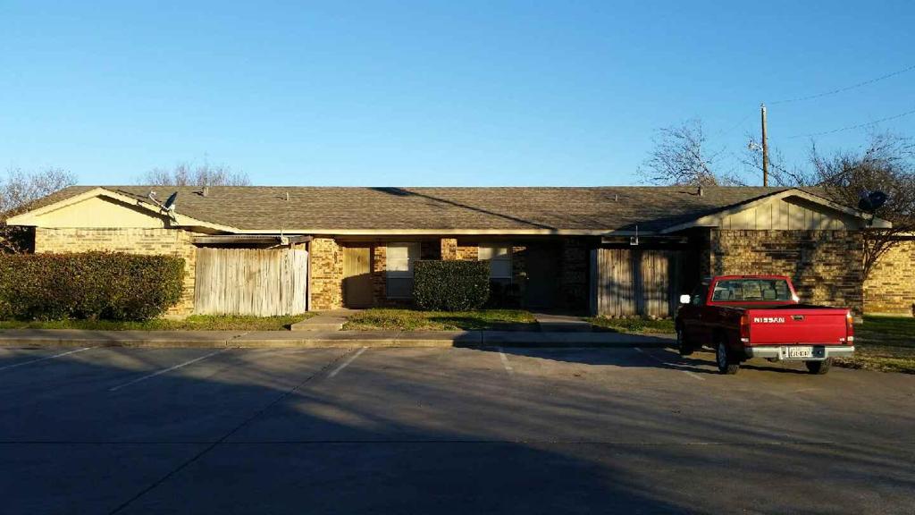 olde-oaks-place-apartments-1
