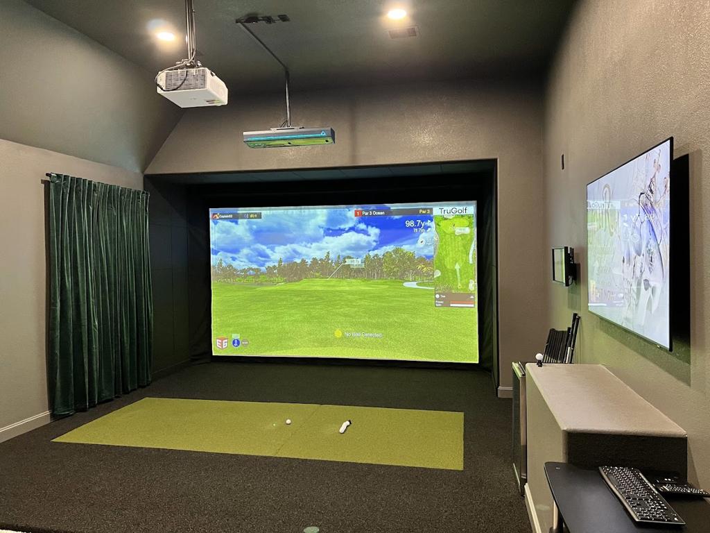indoor-golf-launch-1