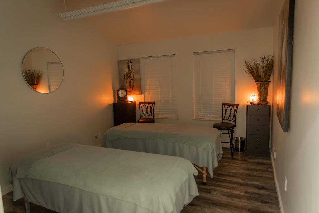 salt-hollow-massage-2