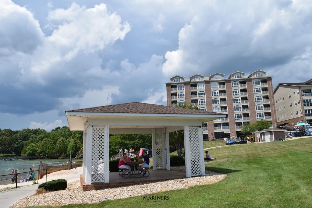 mariners-landing-1