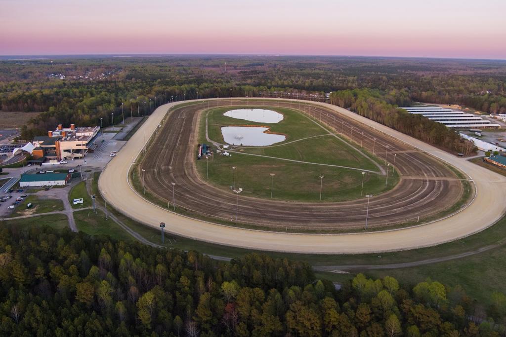 colonial-downs-racetrack-4