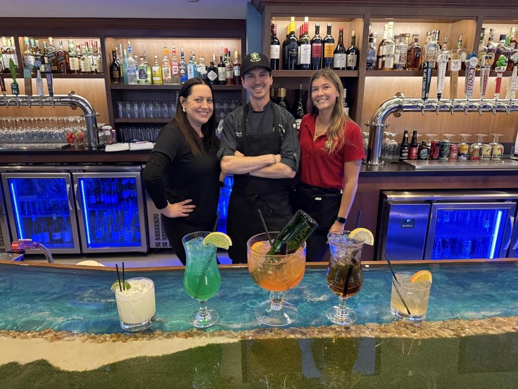 hackers-bar-grille-9